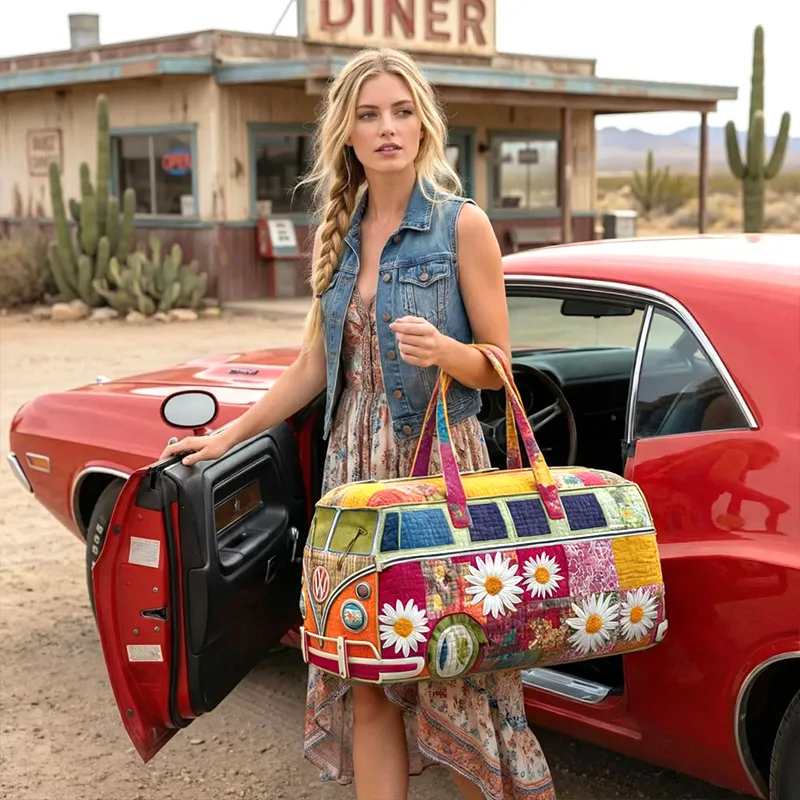 Frau mit Miymo Rainbow Joyride Bag